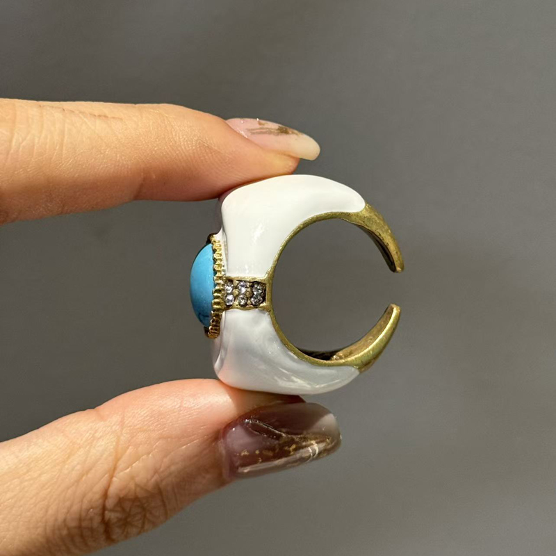 Vintage Fashion Jewelry Brands - Vintage Turquoise Ring White Natural Stone