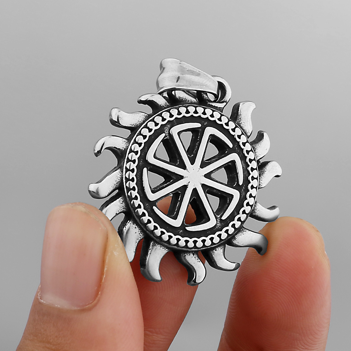 HNSP Men's Kolovrat Sun Wheel  - Vintage Fashion Wheel のレビューと価格