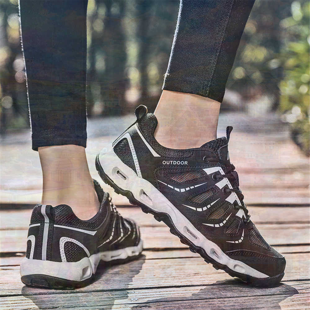 Sumer Round Tip Silver Sneaker - Vintage Fashion Collection のレビューと価格