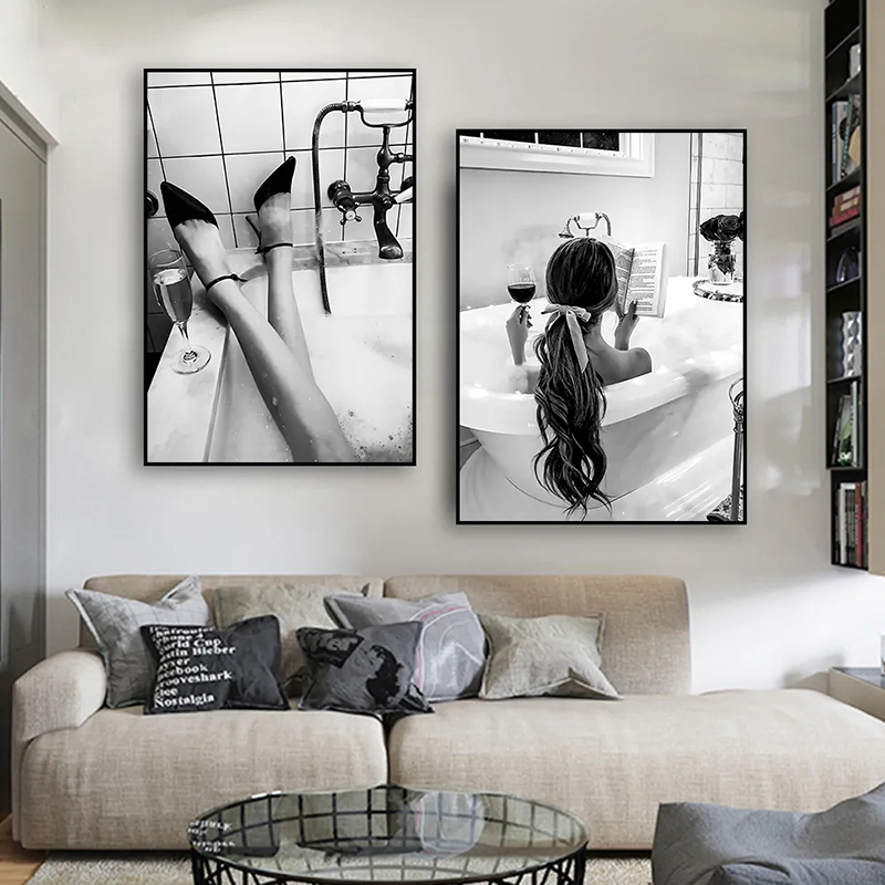 Black and White Woman Bathroom - Vintage Fashion Sketches のレビューと価格